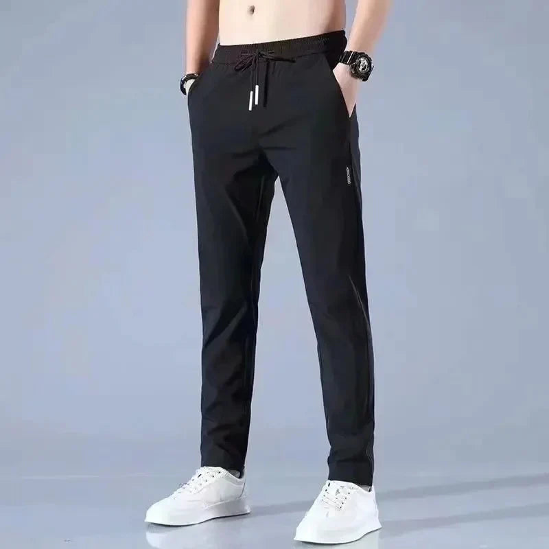EasyFlex™ スリムパンツ – すっきりとしたシルエットと快適な履き心地